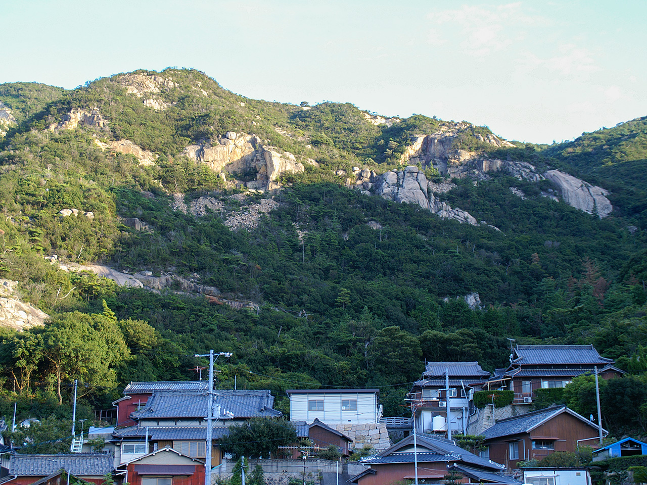 灘山の共同墓地 香川県土庄町小部 日本すきま漫遊記